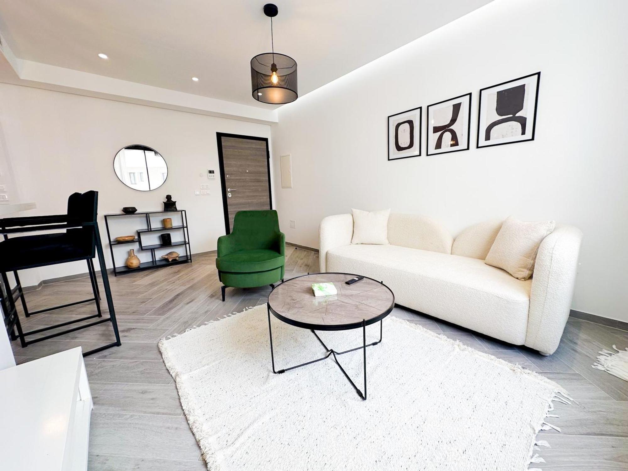 The Business Stay: Brand New In 2 *